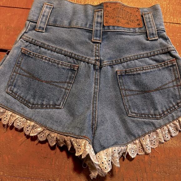Vintage stunning Cotton Express Jean shorts size 3-4 cute ruffled shorts lace - Picture 4 of 12